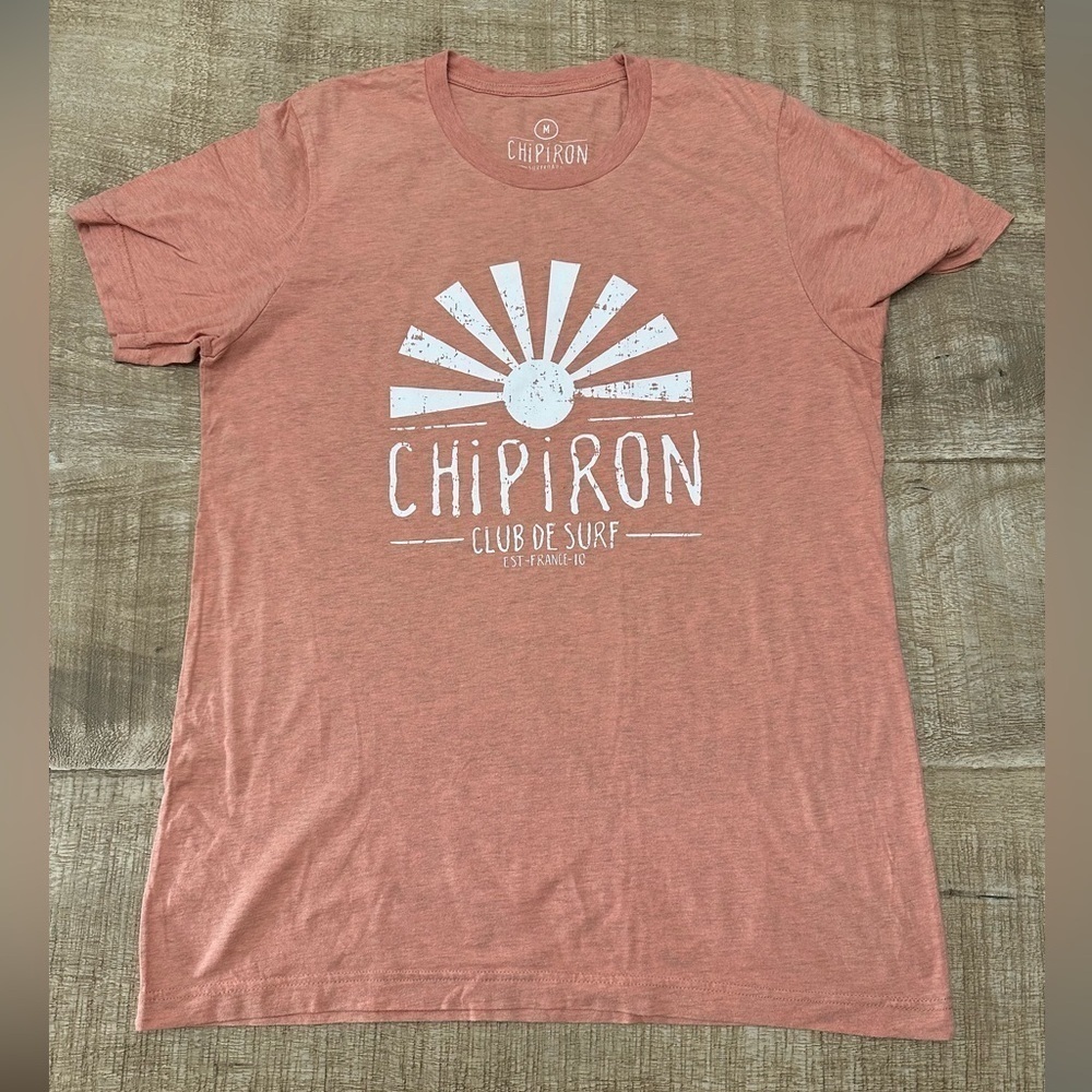 Chipiron Surf | Club de Surf Graphic Tee | Size M | Heather Sunset